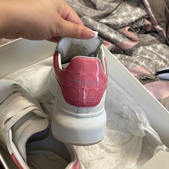 Alexander McQueen Oversized Sneaker - Picture 3 of 4